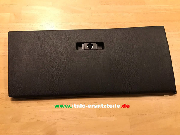 181039580 - neuer original Fiat Tipo Handschuhfachdeckel in Farbe schwarz